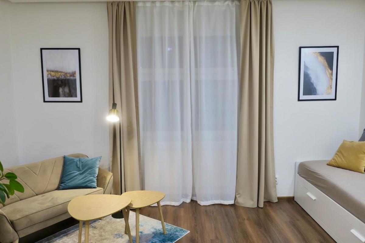 Appartement Charm Deco Near Old Town, All-friendly
