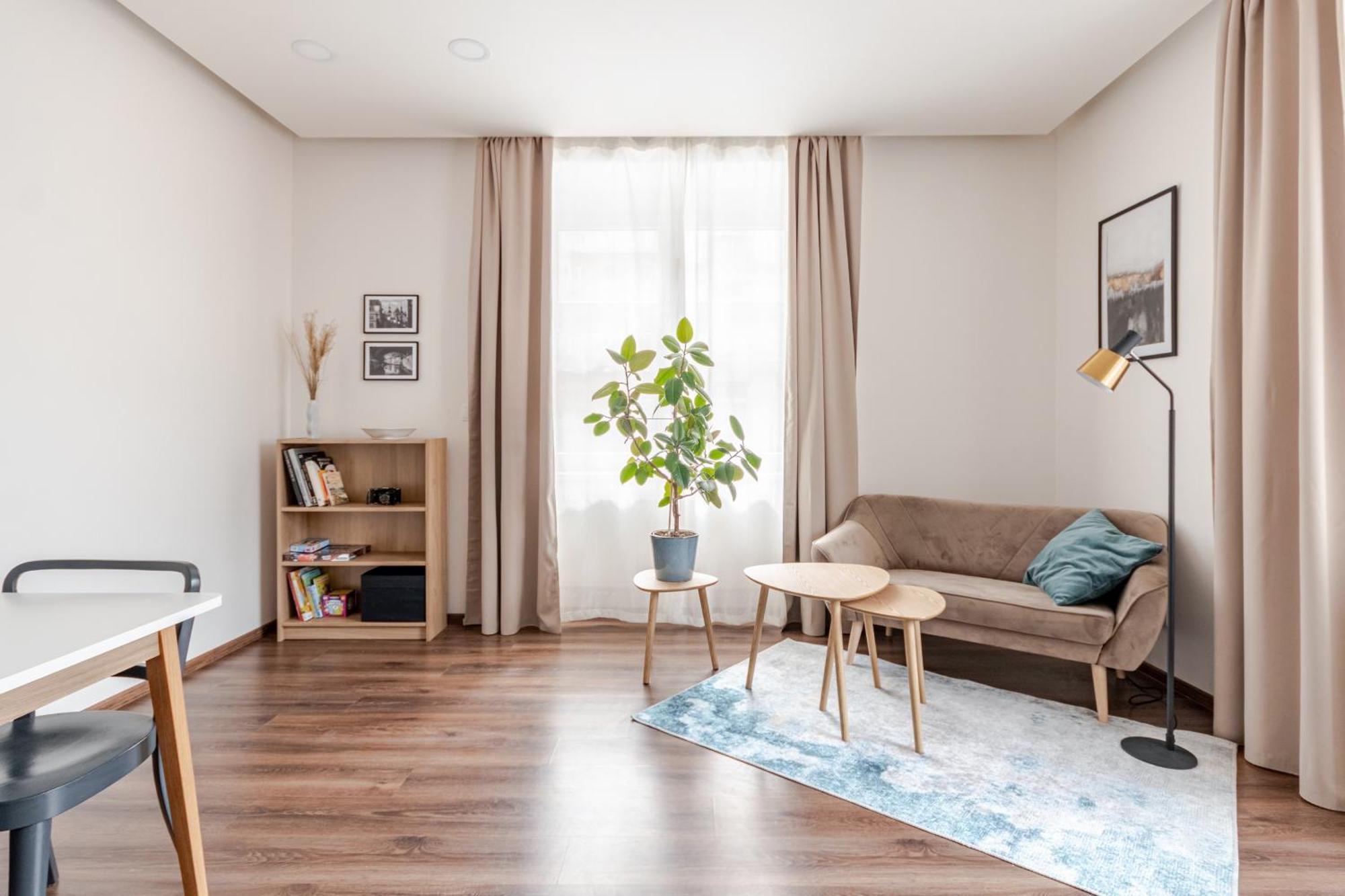 Charm Deco Near Old Town, All-friendly Appartement